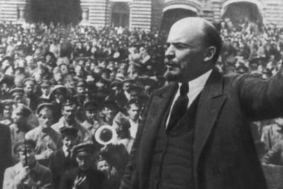 Vladimir Lenin addresses a crowd at Red Square, Moscow, October 1917 (Photo: UNIVERSAL HISTORY ARCHIVE/GETTY IMAGES)