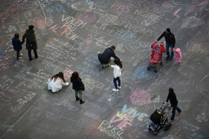 People write tributes to victims of the 22 March blasts at a Brussels square (Photo: KENZO TRIBOUILLARD/GETTY IMAGES)