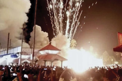 Fireworks in the temple complex (Photos: GETTY IMAGES)