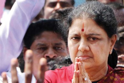 Sasikala at Jayalalithaa’s memorial before leaving for Bengaluru to serve her sentence