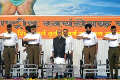 Pranab Mukherjee with Mohan Bhagwat (to his right) and other RSS leaders at the Sangh function in Nagpur on June 7