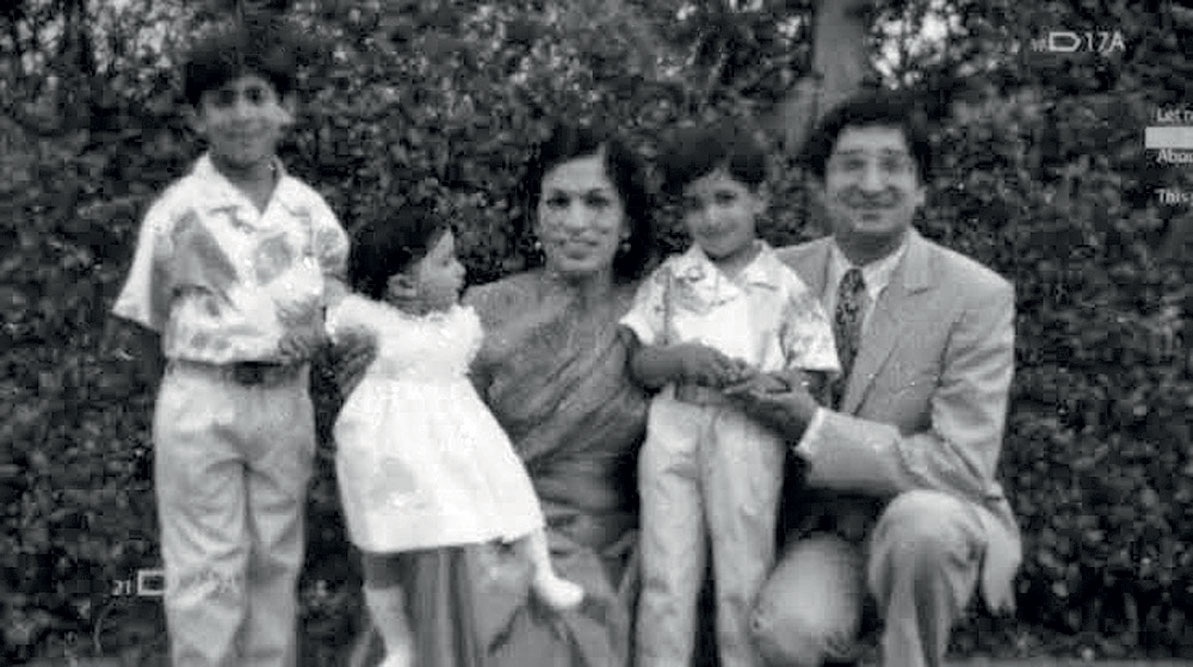 Usha and Yashvir Sunak with thier children Rishi, Rakhi and Sanjay 